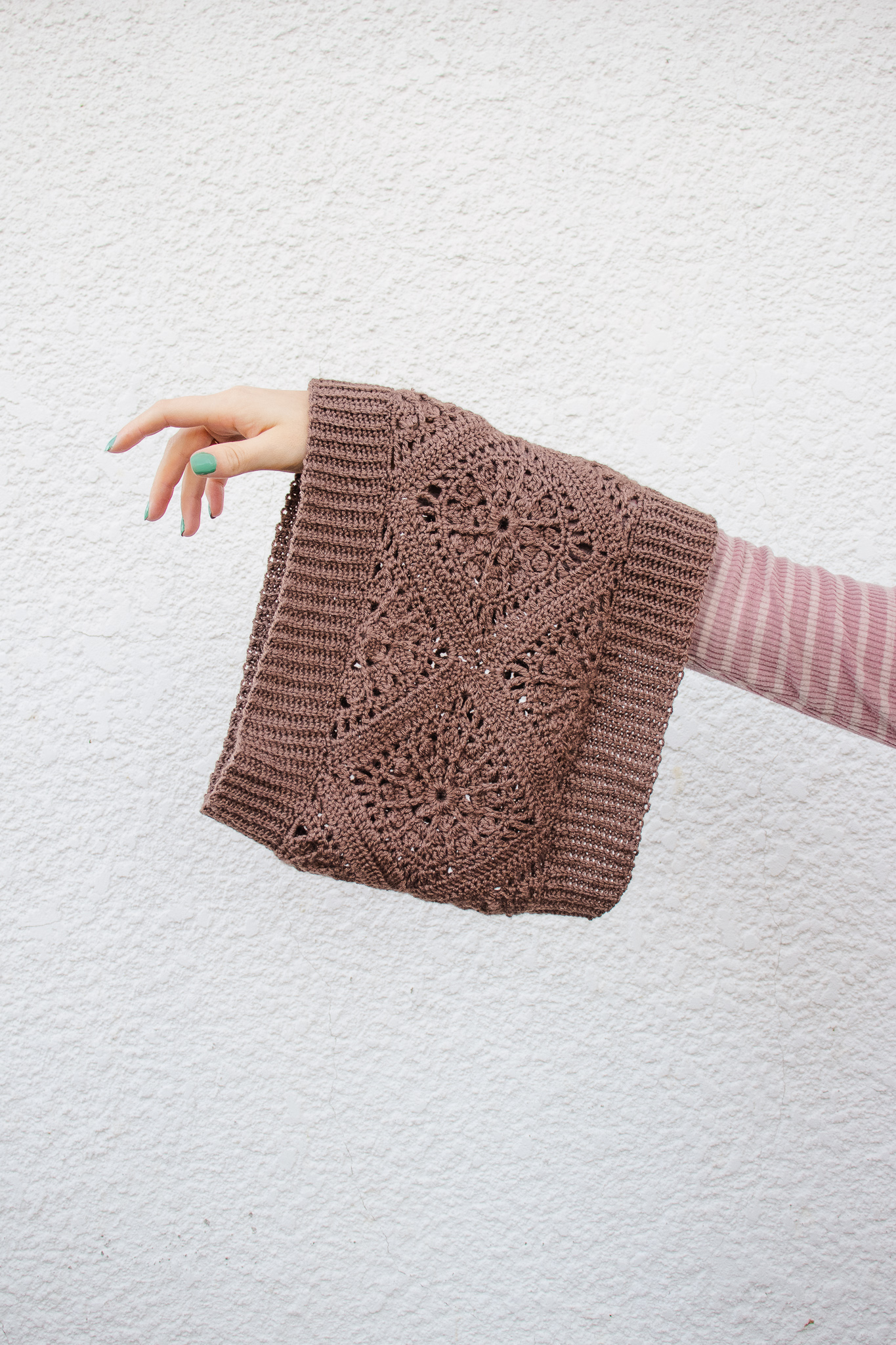 Clifton Granny Cowl – Textured Granny Square Cowl in Fingering Weight Yarn