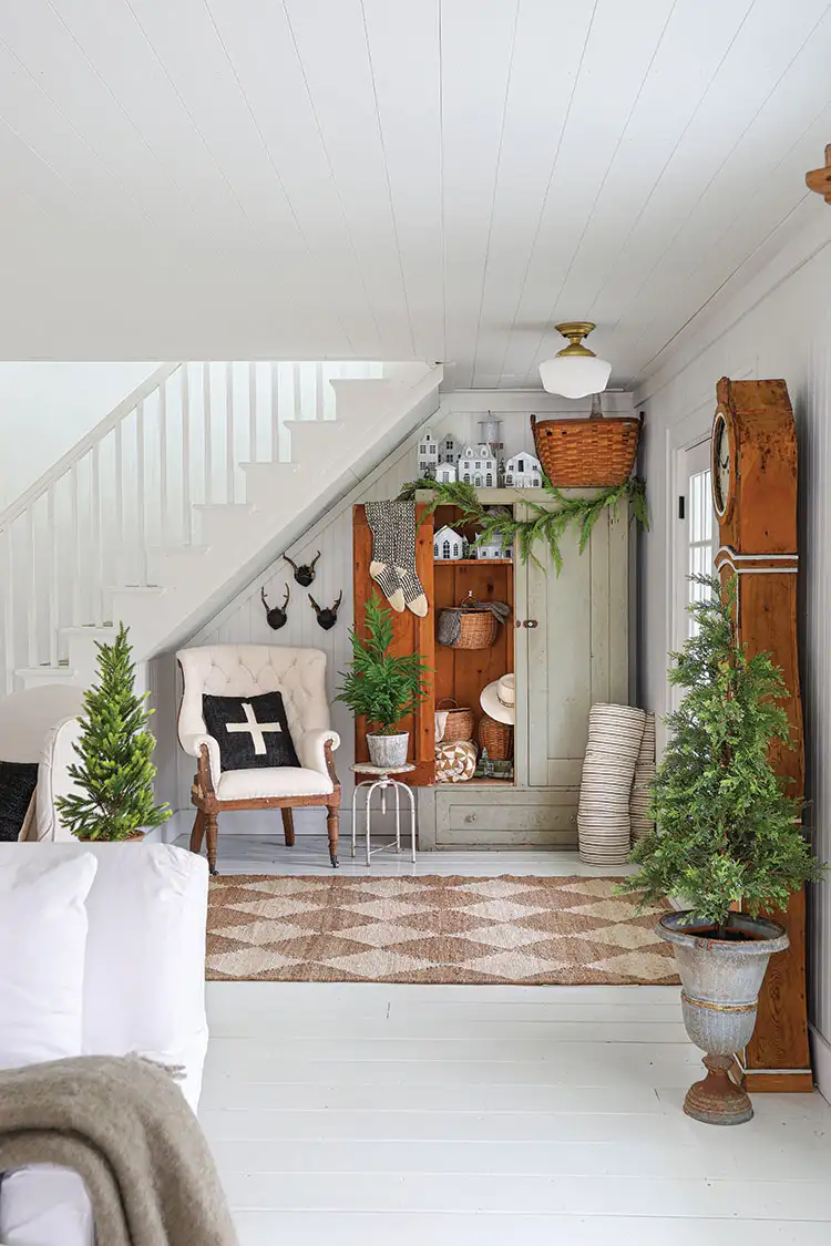 A Serene, Neutral Holiday Home